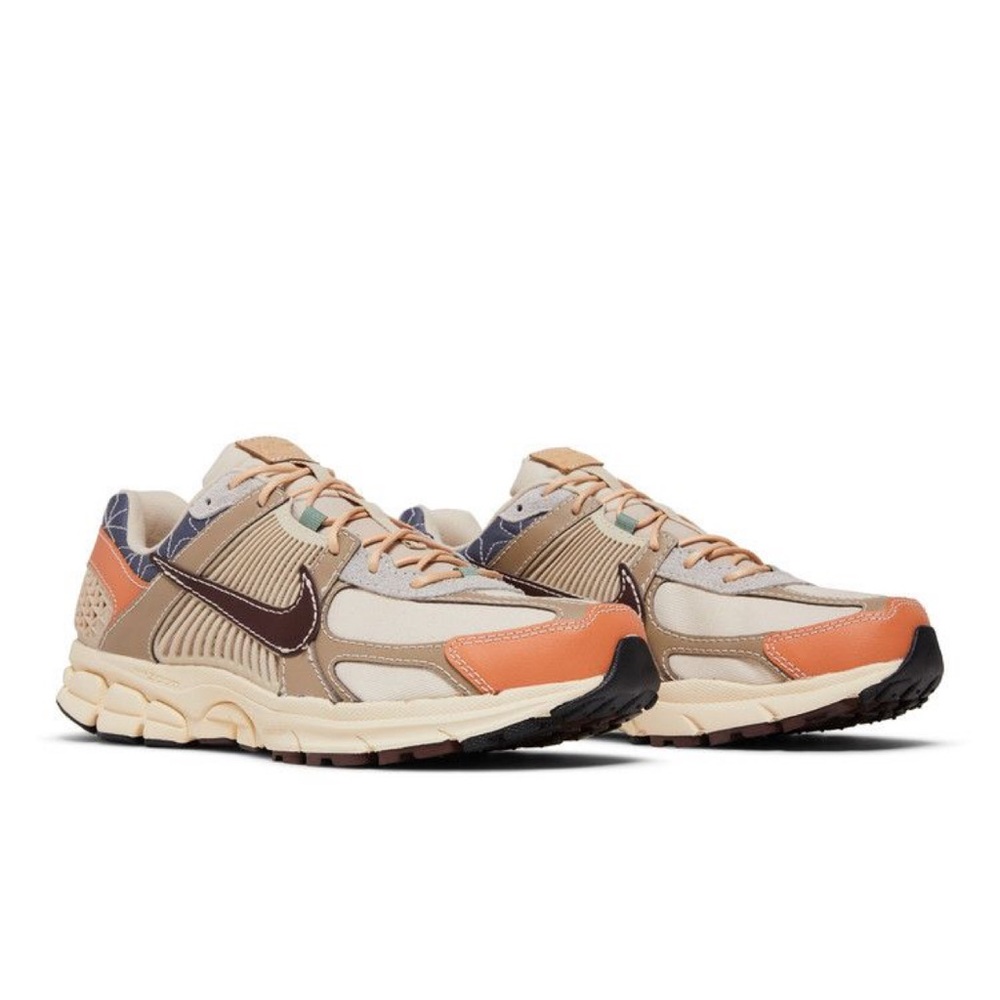 Nike Air Zoom Vomero 5 - Picture 2 of 4